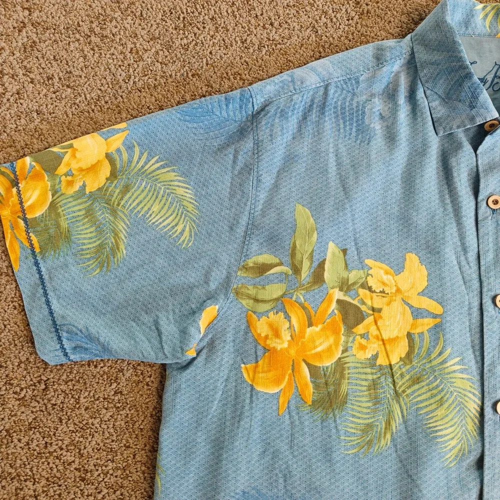 Tommy Bahama XL Mens Hawaiian Silk Shirt Blue Yellow Floral Button Front Camp‎